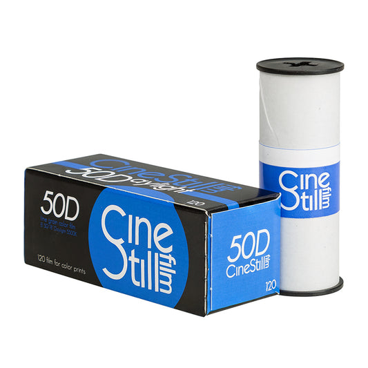 CineStill 50Daylight 120 cutie si rola de film pe bobina