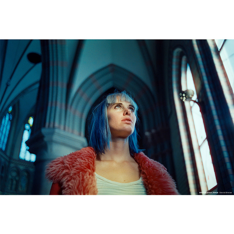 Film color CineStill 800Tungsten 35mm, roll de film pentru fotografie, ambalaj și etichetă.