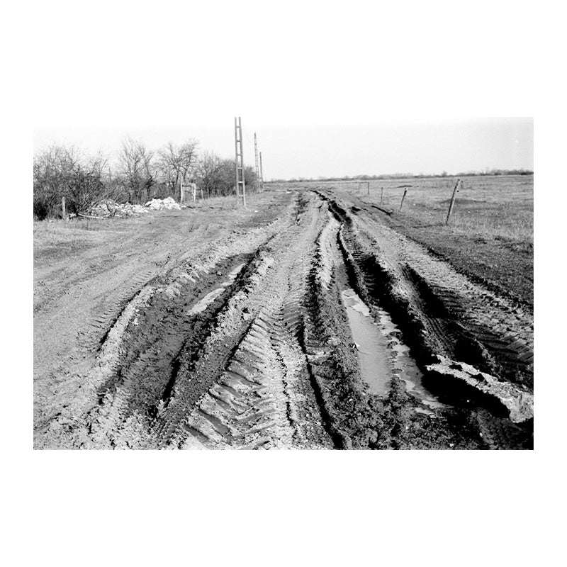 Filmul Fomapan Classic 100 35mm, ambalaj și etichetă, pentru fotografii în stil clasic și înalbitor.
