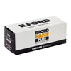 Filmul foto Ilford Pan F Plus 50 pentru format 120, imagine cu pachetul de film alb-negru pentru fotografie analogică