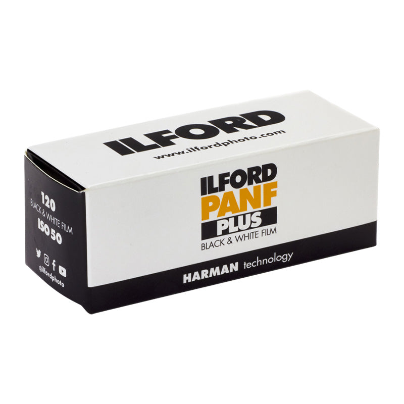 Filmul foto Ilford Pan F Plus 50 pentru format 120, imagine cu pachetul de film alb-negru pentru fotografie analogică