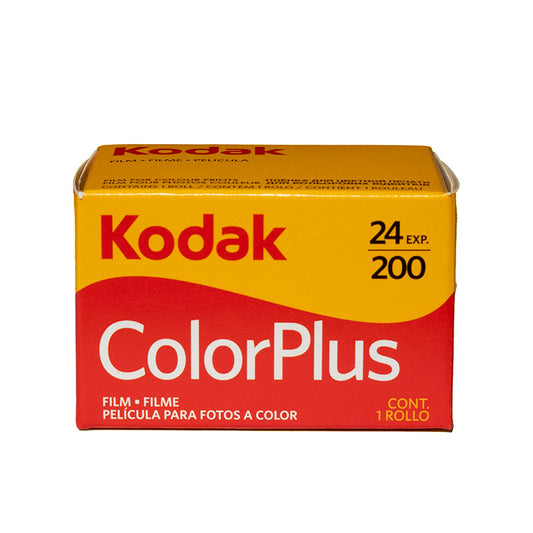 Filme Kodak ColorPlus 200 35mm cu 24 expuneri, imagini negative color vibrante, ideal pentru fotografie analogică.