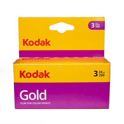 Negativă Kodak Gold 200 35mm, film foto color, 24 exp., imagine de pe rollul de film Kodak Gold.