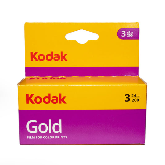 Negativă Kodak Gold 200 35mm, film foto color, 24 exp., imagine de pe rollul de film Kodak Gold.