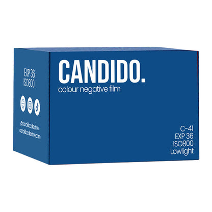 Film color Candido 800 35mm, vizibil în imagine, cu eticheta și ambalajul original.