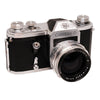Imaginea unui aparat foto Contax D cu obiectiv Meyer Gorlitz Primagon 35mm f/4.5, în detaliu și claritate.