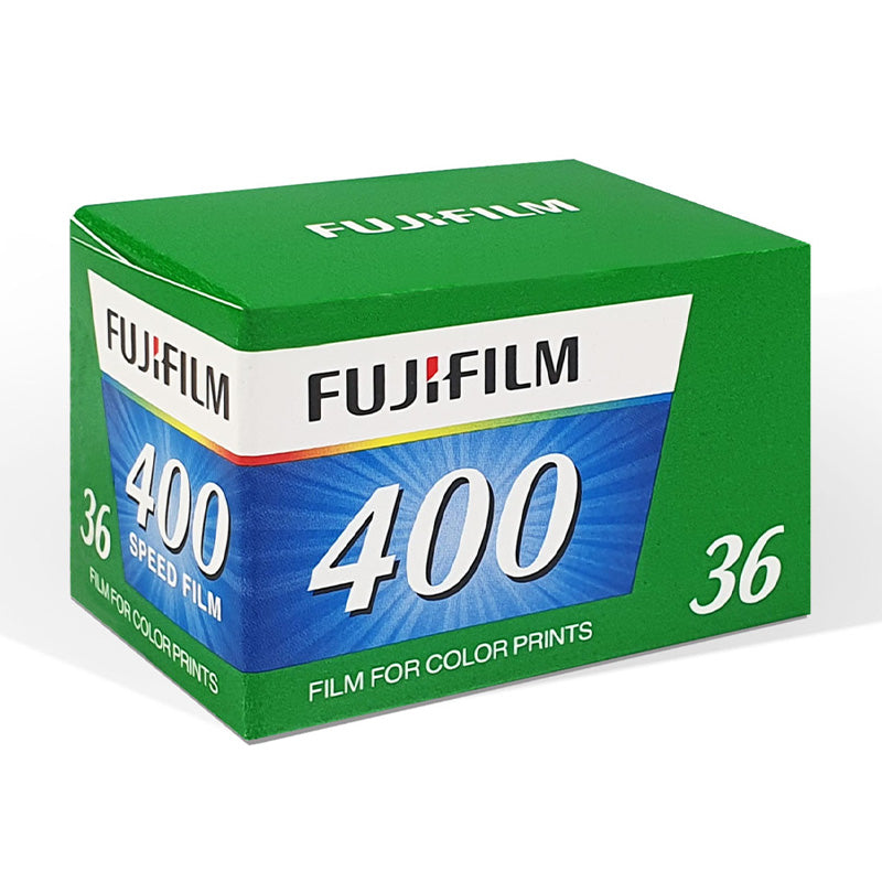 Film Fujifilm 400 35mm, rolă de film color pentru aparat foto, vizibil în imagine