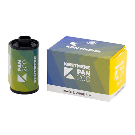 Film foto Kentmere PAN 200 35mm, negativ alb-negru, pentru fotografie artistică și de studio, cu sensibilitate ridicată și detalii fine.