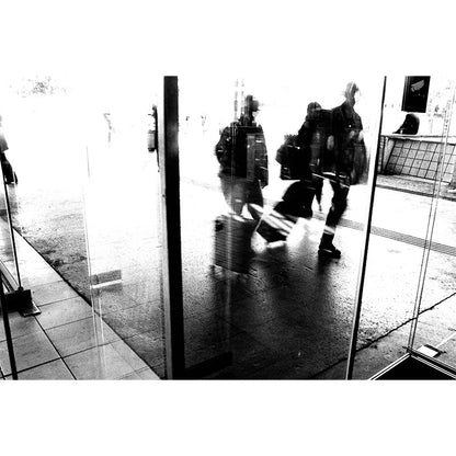 Film foto Kentmere PAN 200 35mm, imagine cu mostre de film negru și alb, pentru fotografii artistice și de studio.
