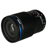 Obiectiv macro Laowa 90mm f/2.8 2X Ultra Macro APO pentru camere, detaliu clar al obiectivului fotografiat pe fundal alb