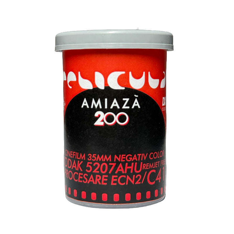 Film color negativ Pelicula Amiază 200, 35mm, pentru fotografie artistică sau de studio, cu detalii clare și culori vibrante.