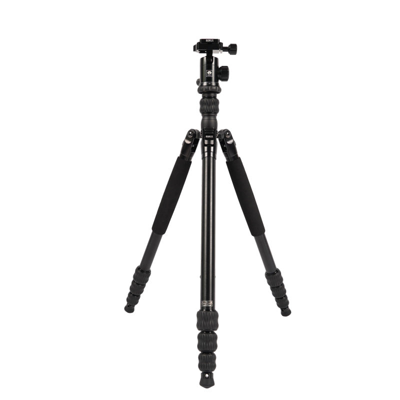 Sirui Traveller 7A aluminum tripod with adjustable legs and quick-release plate, ideal for photography and travel.