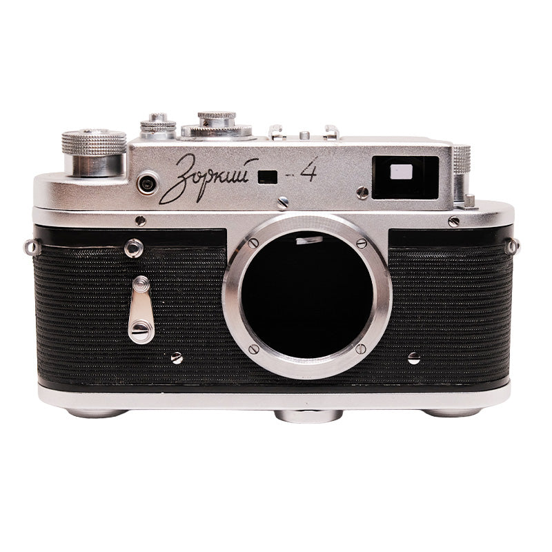Aparat foto Zorki 4 de la NEGATIVESCU cu obiectiv Industar N-61 52mm f/2.8, foto detaliată a camerei vintage.