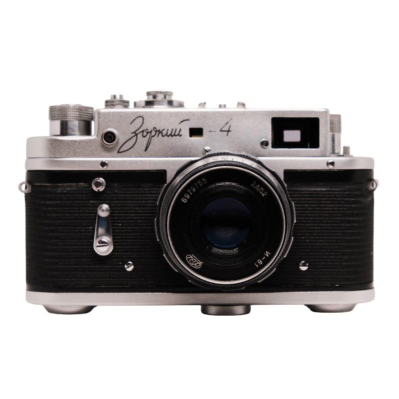 Aparat foto Zorki 4 cu obiectiv Industar N-61 52mm f/2.8, camera vintage negatiscu, detalii clare și aspect clasic.